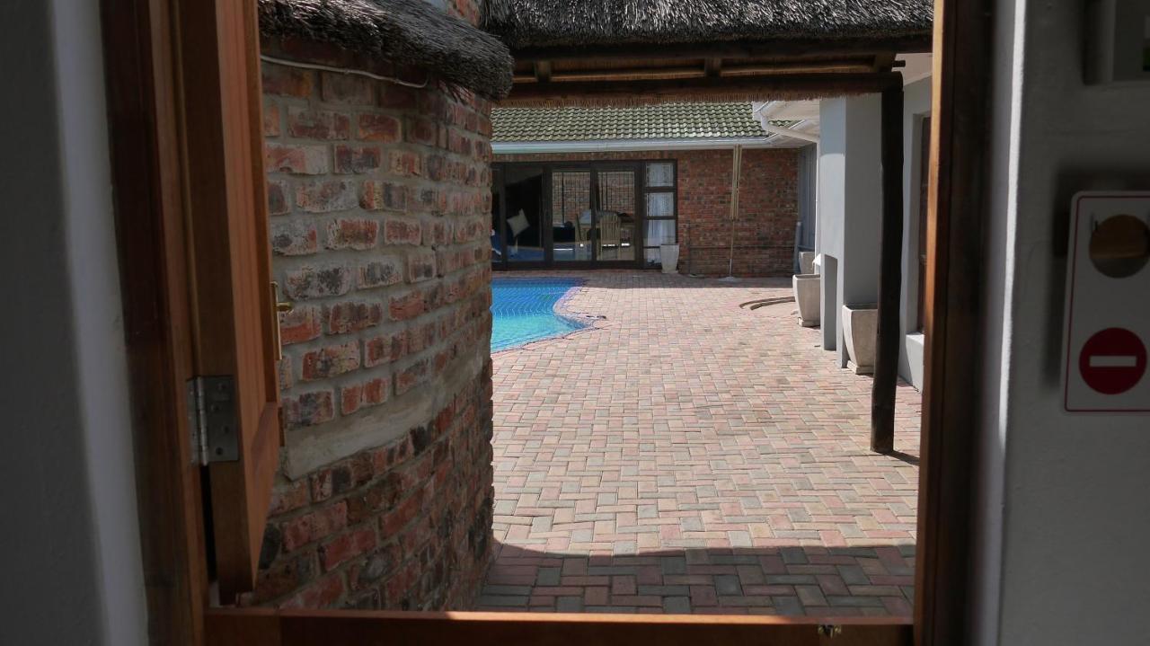 Lägenhet på 30 m² i Bluewater Bay, med 1 sovrum och 1 badrum  Port Elizabeth Exteriör bild